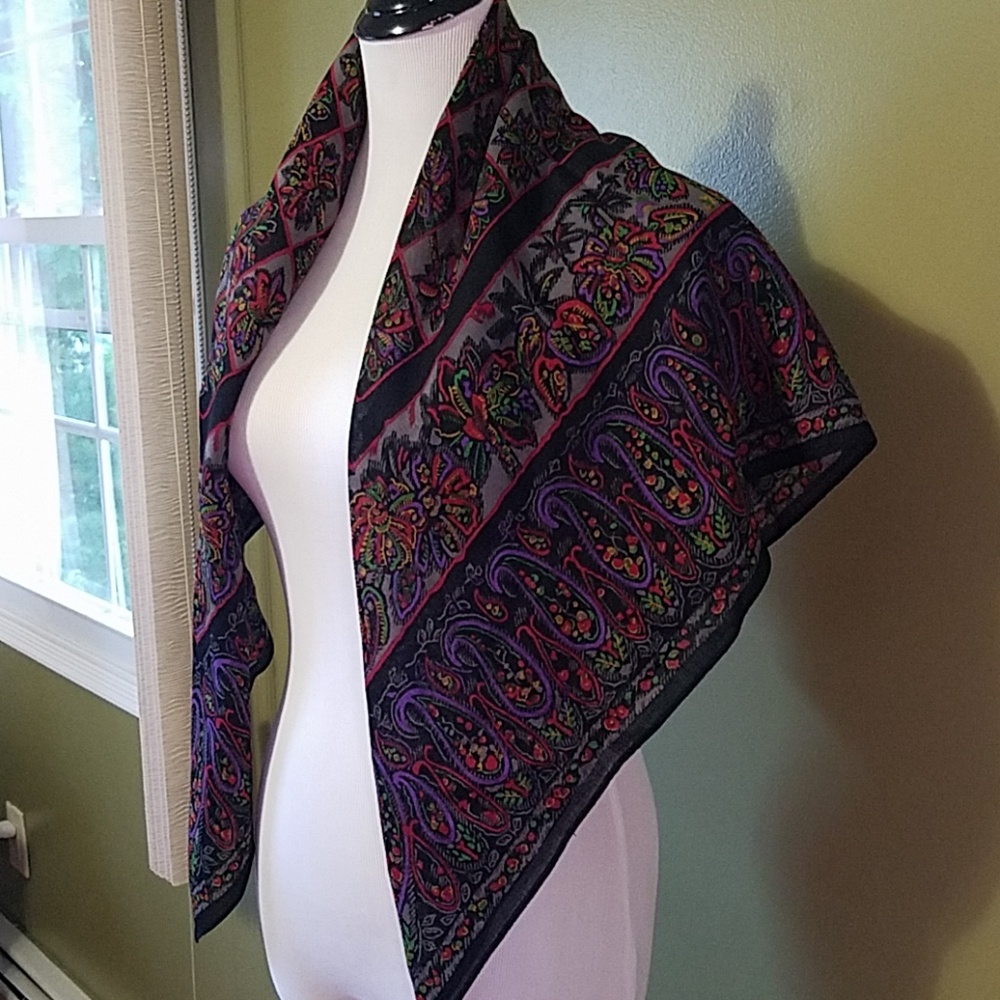 Large size Paisley print scarf